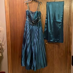 Vintage green gown with shawl.